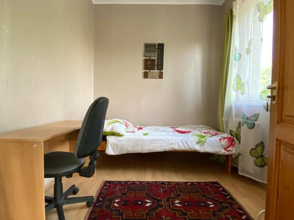 Hermina apartmanház : photo 1 de la chambre chambre simple avec salle de bains commune