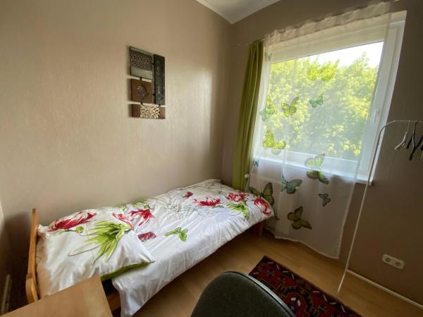 Hermina apartmanház : photo 3 de la chambre chambre simple avec salle de bains commune