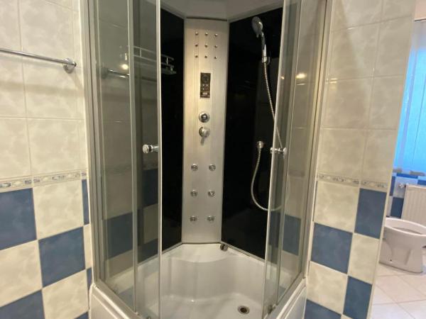 Hermina apartmanház : photo 6 de la chambre chambre triple avec salle de bains commune