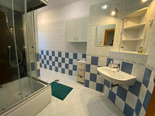 Hermina apartmanház : photo 5 de la chambre chambre triple avec salle de bains commune