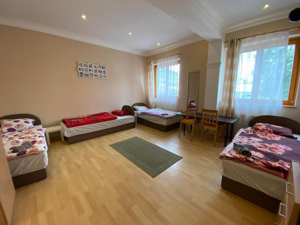 Hermina apartmanház : photo 1 de la chambre chambre quadruple avec salle de bains commune