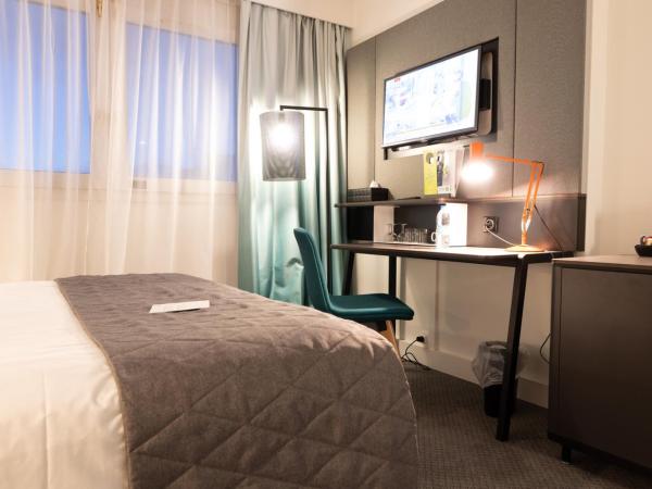 Holiday Inn Calais-Centre, an IHG Hotel : photo 2 de la chambre suite queen avec vue sur la ville
