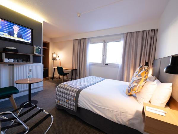 Holiday Inn Calais-Centre, an IHG Hotel : photo 3 de la chambre chambre lit queen-size accessible aux personnes  mobilit rduite - non-fumeurs