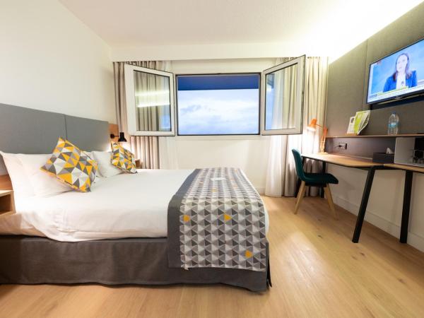 Holiday Inn Calais-Centre, an IHG Hotel : photo 4 de la chambre chambre lit queen-size standard avec vue sur mer