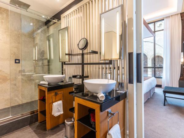 Five Seas Hotel Cannes, a Member of Design Hotels : photo 4 de la chambre five style suite