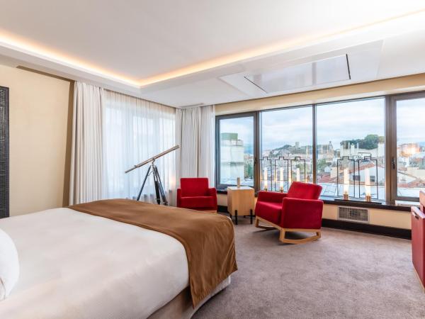 Five Seas Hotel Cannes, a Member of Design Hotels : photo 4 de la chambre top of five - suite secrète