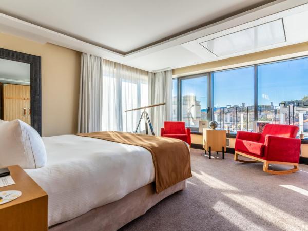 Five Seas Hotel Cannes, a Member of Design Hotels : photo 1 de la chambre top of five - suite secrète