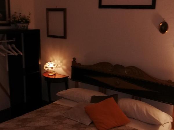 Residenza Rubbiani - Fermata Fiera e Rizzoli : photo 7 de la chambre chambre double avec salle de bains privative