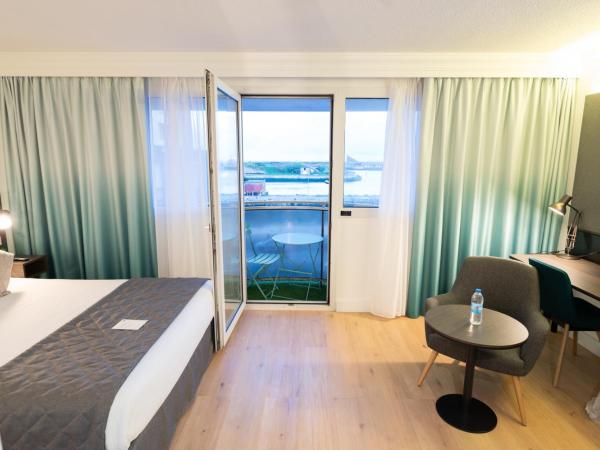 Holiday Inn Calais-Centre, an IHG Hotel : photo 4 de la chambre chambre lit queen-size premium - vue sur port