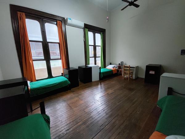 06 Central Hostel Buenos Aires : photo 2 de la chambre lit dans dortoir pour femmes de 4 lits