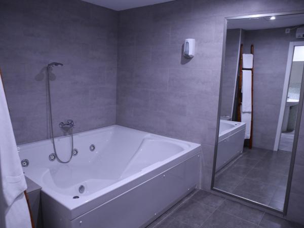 Casual Civilizaciones Valencia : photo 1 de la chambre suite avec baignoire spa