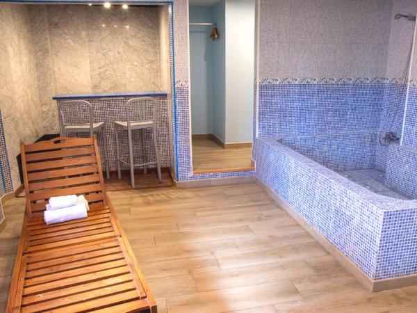 Casual Civilizaciones Valencia : photo 2 de la chambre suite de luxe avec baignoire spa