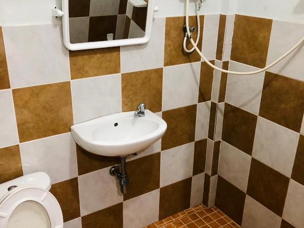 JR&GYM Resort : photo 7 de la chambre chambre double avec salle de bains privative