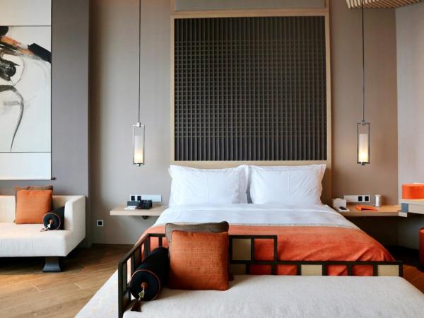 Jumeirah Guangzhou-Complimentary Shuttle Bus between hotel to Canton Fair Complex during Canton Fair Period : photo 1 de la chambre chambre lit king-size premier
