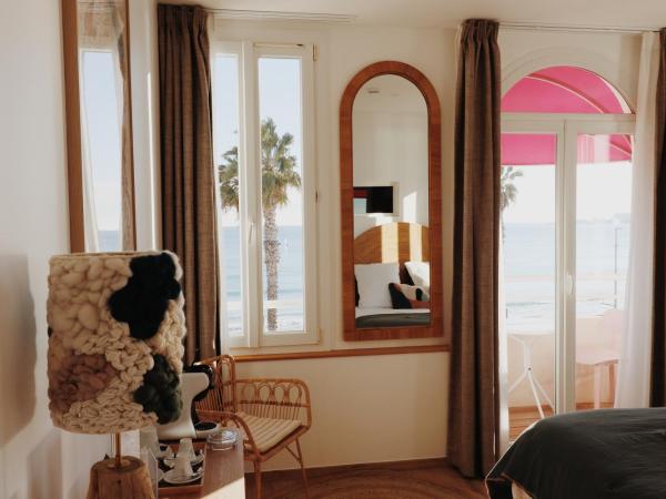 Rose Thé : photo 6 de la chambre chambre double avec balcon - vue sur mer