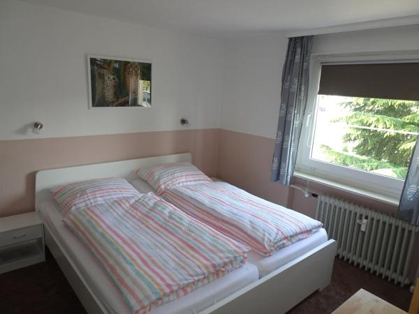 Gästehaus Grupello : photo 2 de la chambre chambre lit queen-size avec salle de bains commune