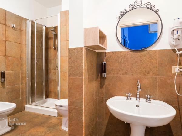 Let's B&B : photo 6 de la chambre chambre triple avec salle de bains privative