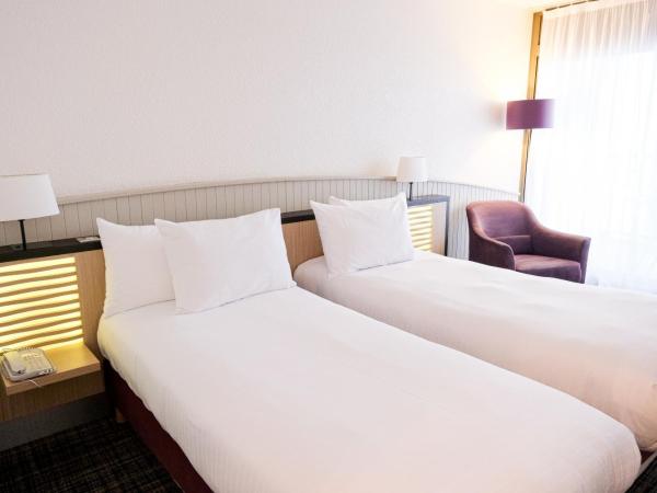 Thalazur Antibes - Hôtel & Spa : photo 4 de la chambre chambre lits jumeaux - vue sur piscine