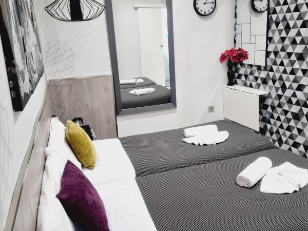 Hostal Lauria : photo 2 de la chambre chambre lits jumeaux