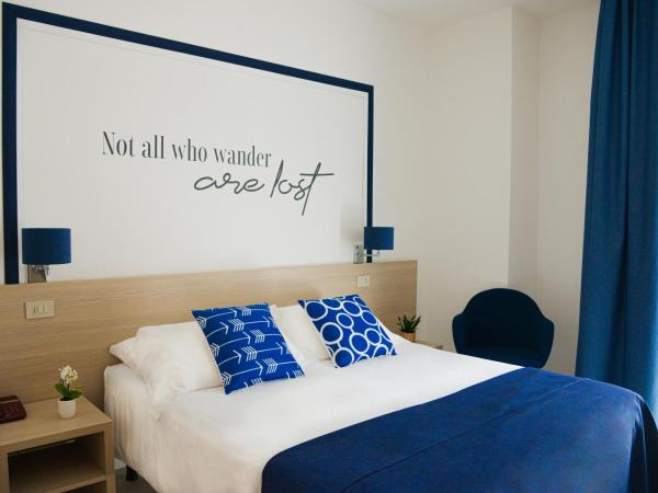 Hotel Renania : photo 1 de la chambre chambre double ou lits jumeaux - vue sur ville