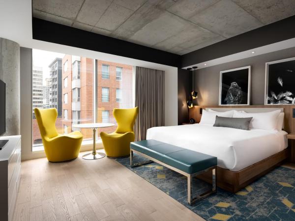 Humaniti Hotel Montreal, Autograph Collection : photo 3 de la chambre chambre king de luxe corner