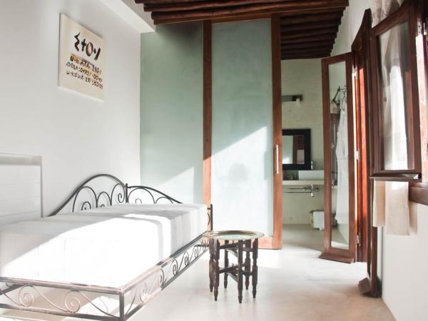 Riad El Maâti : photo 3 de la chambre chambre double avec douche