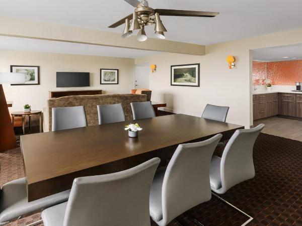 Crowne Plaza Phoenix Airport - PHX, an IHG Hotel : photo 1 de la chambre suite 1 chambre lit king-size