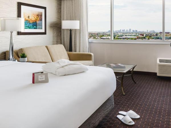 Crowne Plaza Phoenix Airport - PHX, an IHG Hotel : photo 6 de la chambre suite lit king-size exécutive