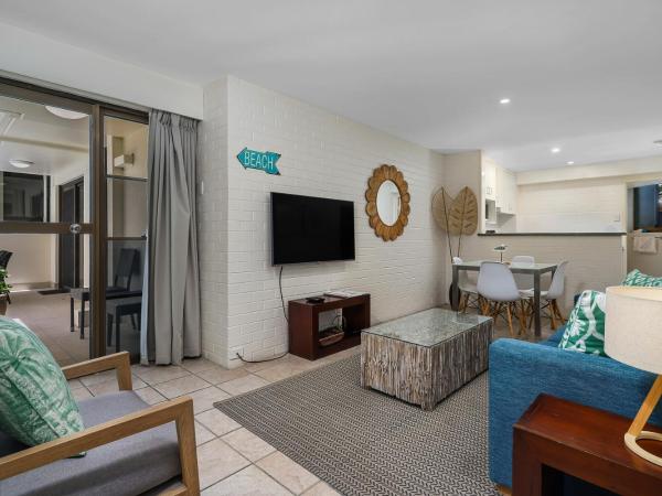 Bayview Beachfront Apartments, in town right on the beach : photo 1 de la chambre appartement 1 chambre Économique