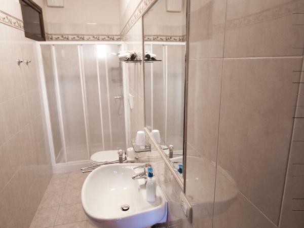 Alla Villa Liberty Bed & Breakfast : photo 4 de la chambre chambre double avec terrasse