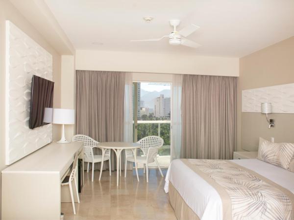 Krystal Grand Puerto Vallarta - All Inclusive : photo 2 de la chambre chambre lit king-size deluxe - vue partielle sur océan
