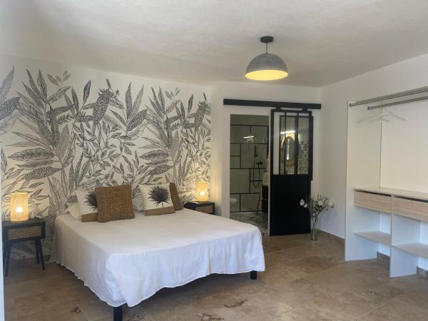 Hôtel Restaurant La Caravelle : photo 1 de la chambre chambre triple