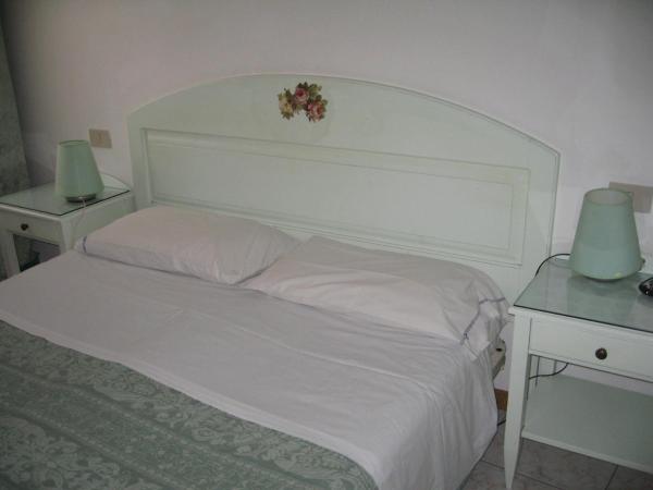 Hotel Adua : photo 4 de la chambre chambre quadruple avec salle de bains commune - annexe