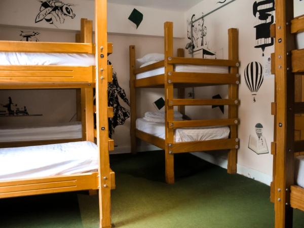 The Full Moon Backpackers : photo 3 de la chambre bunk bed in male dormitory room sleeps 10
