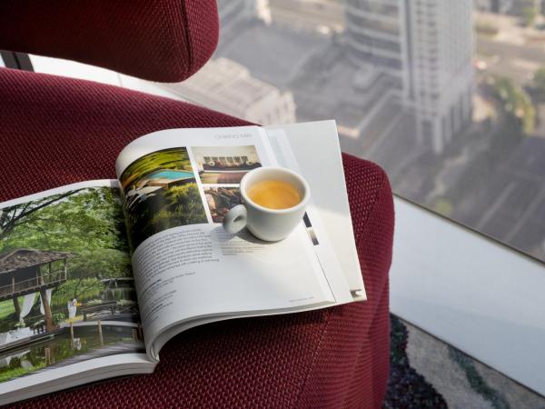 Four Seasons Hotel Guangzhou-Free Shuttle Bus to Canton Fair Complex & Overseas Buyer Registration Services during Canton Fair Period : photo 6 de la chambre chambre lit king-size deluxe - vue sur ville