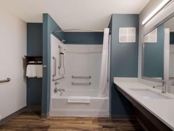 WoodSpring Suites San Antonio UTSA - Medical Center : photo 1 de la chambre queen suite with two queen beds and tub - disability access/non smoking