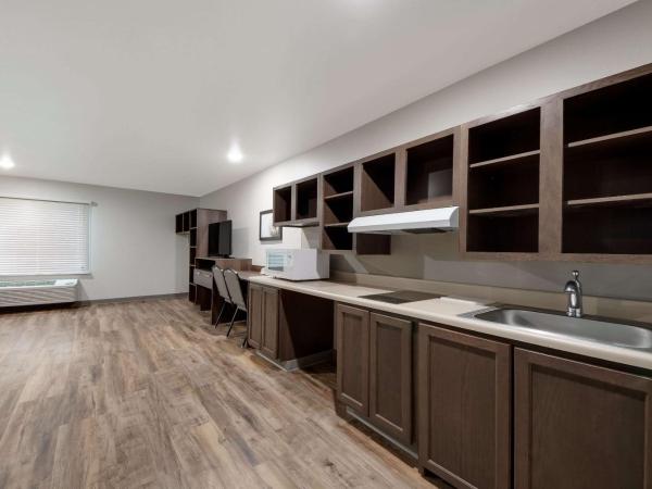 WoodSpring Suites San Antonio UTSA - Medical Center : photo 1 de la chambre queen suite with sofa - non smoking