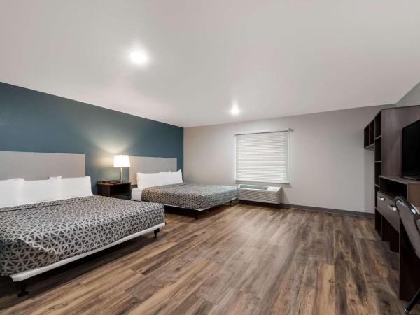 WoodSpring Suites San Antonio UTSA - Medical Center : photo 3 de la chambre queen suite with two queen beds and tub - disability access/non smoking