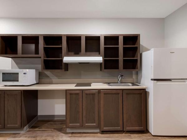 WoodSpring Suites San Antonio UTSA - Medical Center : photo 2 de la chambre queen suite with sofa - non smoking