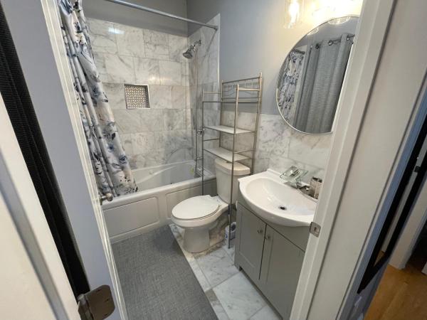 Brand New Luxury Rooms near downtown Boston : photo 10 de la chambre chambre double avec salle de bains privative