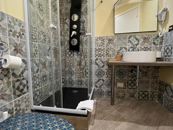 Domus La Foce Hotel : photo 7 de la chambre chambre double avec salle de bains privative