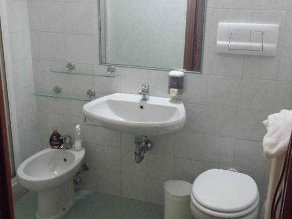 B&B Ai Prati : photo 5 de la chambre chambre lits jumeaux avec salle de bains privative