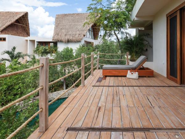 La Valise Tulum, member of Small Luxury Hotels : photo 7 de la chambre suite principale cénote - côté jungle