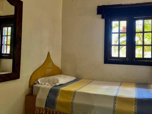 Hotel Rancho Escondito : photo 3 de la chambre chambre triple avec terrasse