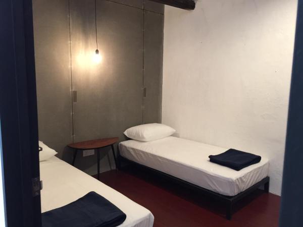 The Frame Guesthouse : photo 4 de la chambre chambre lits jumeaux avec salle de bains commune