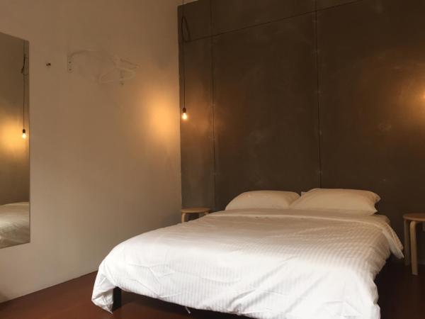 The Frame Guesthouse : photo 2 de la chambre chambre double avec salle de bains commune