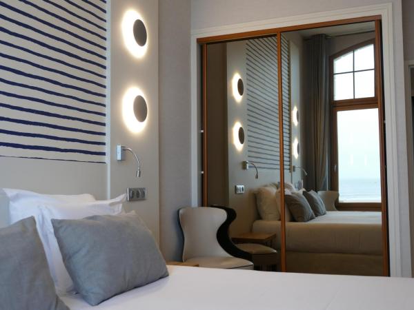 Hotel Kyriad Saint Malo Centre Plage : photo 10 de la chambre appartement (6 adultes) - vue sur mer