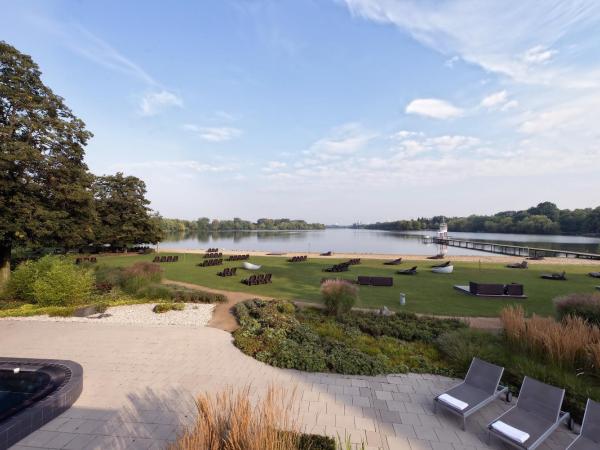 Aspria Hannover : photo 7 de la chambre chambre double ou lits jumeaux - vue sur lac