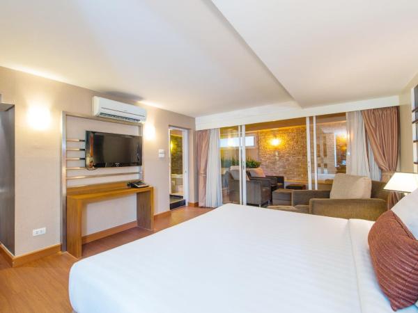 The Key Bangkok Hotel : photo 4 de la chambre suite avec baignoire spa