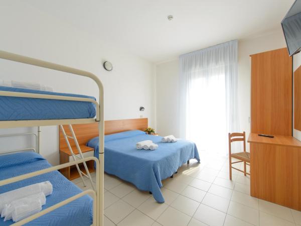 Hotel Paloma : photo 1 de la chambre chambre triple - vue sur mer